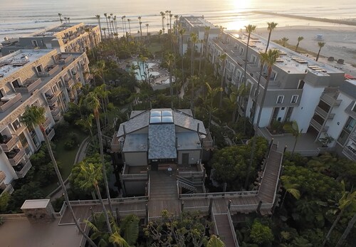 Oceanside Cozy Fun and Resortsy Getaway Pool, Spa, Sauna, Fitness and Game room