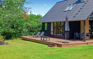 Terrace/patio - Cozy home in Glesborg with WiFi (Glesborg)