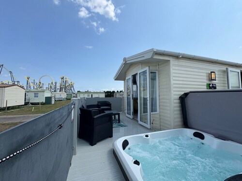 Fantasy Island Resort - The Sierra with Private Hot Tub - Eastgate E6