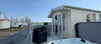 Fantasy Island Resort - The Sierra with Private Hot Tub - Eastgate E6