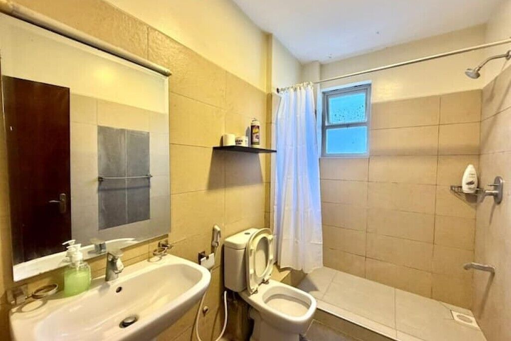 Regadera, bidet, jabón 