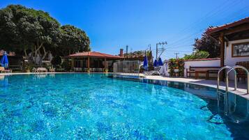 Seasonal outdoor pool, open 7:00 AM to 8:00 PM, pool umbrellas
