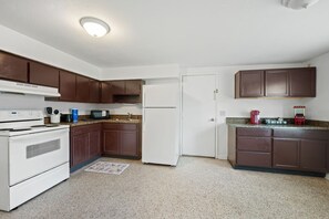 Private kitchen -  3-bedroom apartment with AC in Jacksonville (Jacksonville)