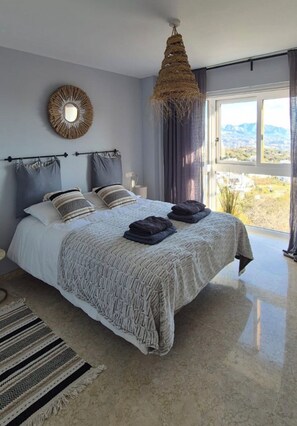 Iron/ironing board, WiFi, bed sheets - Penthouse 2 bed 2 bath Marbella. Breathtaking sea & mountain views. (Ojén)