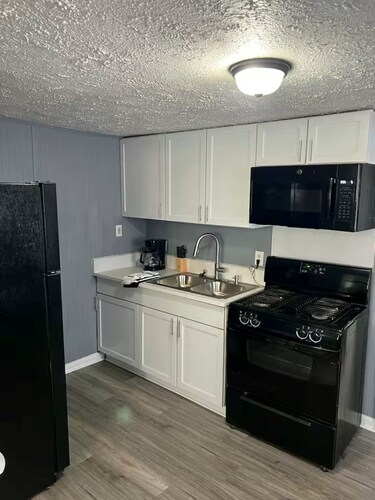 Entire Unit C-Adorable & Cozy-1BR