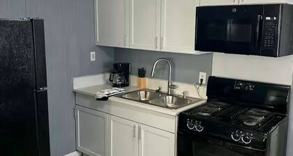 Entire Unit C-Adorable & Cozy-1BR