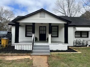 Exterior - Entire Unit C-Adorable & Cozy-1BR (Forsyth)