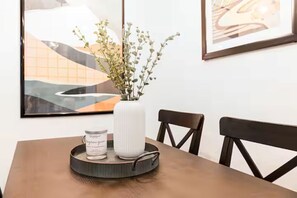 Dining - Entire Rental Unit - Cozy 1 BR/ 1 BA (Atlanta)