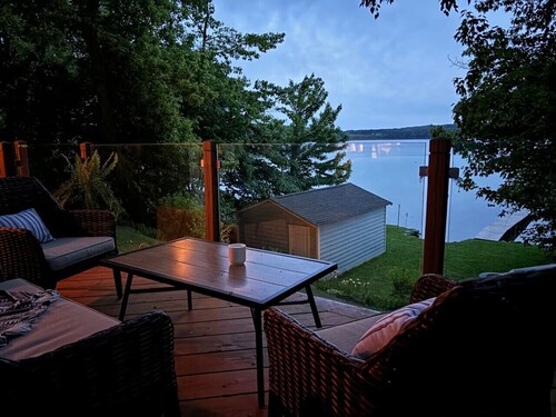 Little Lake Escape | Waterfront 2 Bedroom Getaway