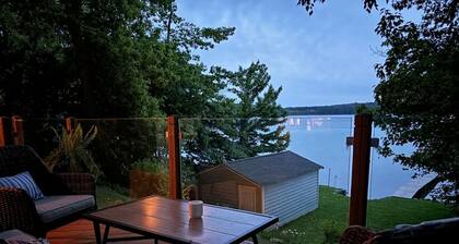 Little Lake Escape | Waterfront 2 Bedroom Getaway