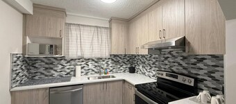 Modern Cozy Home and Quiet Calgary Retreat