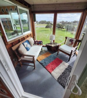 TV - That 70s Beach House Retreat 1 block from Ocean (Bandon)