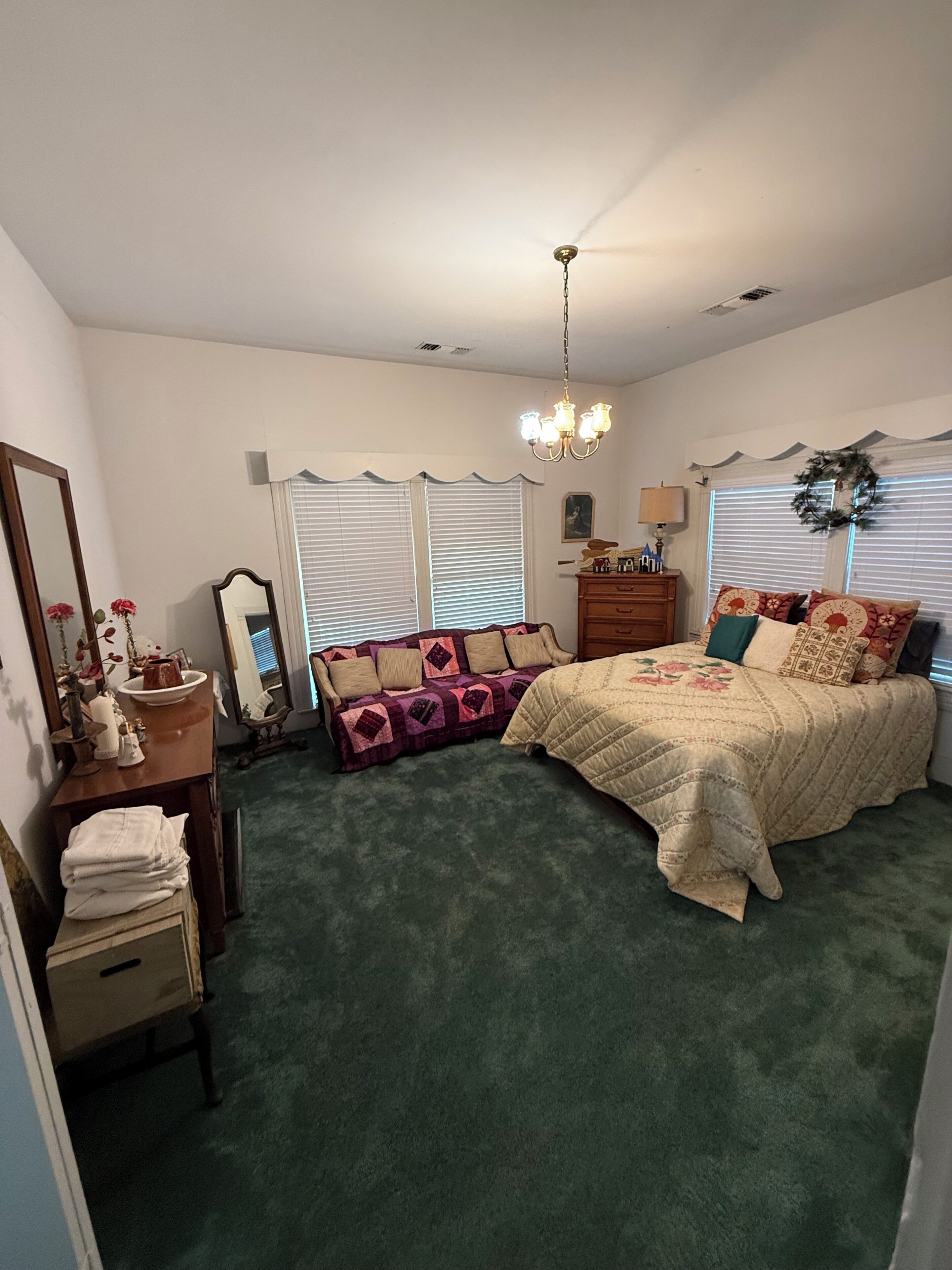 Iron/ironing board, WiFi, bed sheets