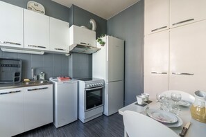 Fridge, microwave, oven, coffee/tea maker - Le Cocon du quai - Centre d’Épinal (Épinal)