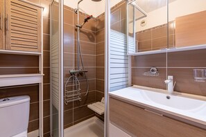 Bathroom - Le Roi Théodore - Climatisé à 200 m de la plage (San-Nicolao)