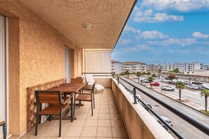 Outdoor dining - Le Roi Théodore - Climatisé à 200 m de la plage (San-Nicolao)