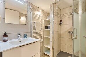 Hair dryer, towels - Ikos - 200m du Port - Two Bedroom Apartment, Sleeps 3 (La Teste-de-Buch)