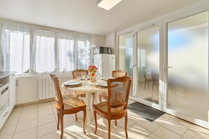 Dining - Ikos - 200m du Port - Two Bedroom Apartment, Sleeps 3 (La Teste-de-Buch)