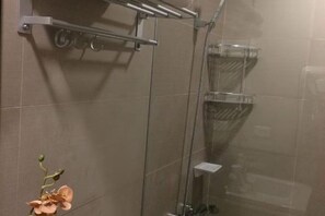 Bathroom - Newcoast Tranquility Nest ( Magerife Home) (Malay)