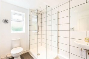 Bathroom - Entire rental unit in Southampton, United Kingdom (Southampton)
