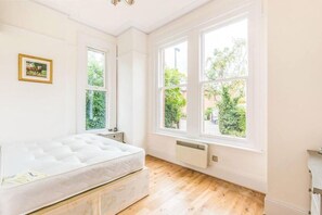 Room - Entire rental unit in Southampton, United Kingdom (Southampton)