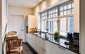 Fridge, microwave, stovetop, dishwasher - Cozy home in Detern with WiFi (Detern)