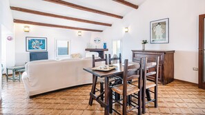 Dining - Bluefront - Two Bedroom Apartment, Sleeps 4 (Alghero)