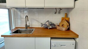 Fridge, microwave, oven, stovetop - Bluefront - Two Bedroom Apartment, Sleeps 4 (Alghero)
