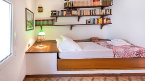 Free WiFi, bed sheets - Bluefront - Two Bedroom Apartment, Sleeps 4 (Alghero)