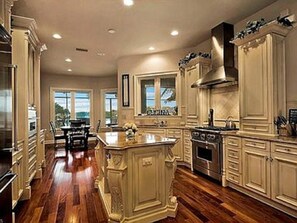 Private kitchen - Spectacular Water View Home- Calling all Fisherman (Cape Coral)