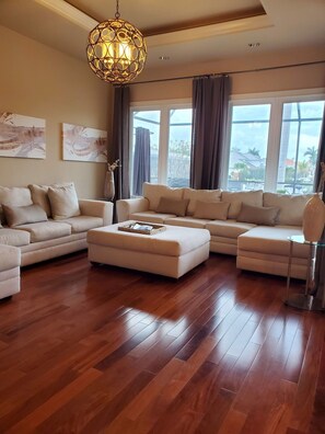 Smart TV - Spectacular Water View Home- Calling all Fisherman (Cape Coral)