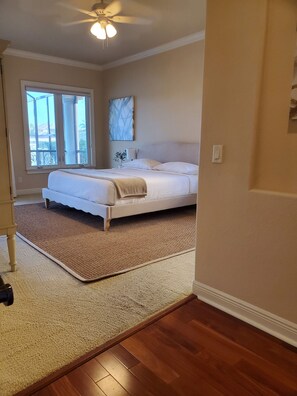 4 bedrooms, iron/ironing board, WiFi, bed sheets - Spectacular Water View Home- Calling all Fisherman (Cape Coral)
