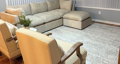 Little Loon Cottage- Charming two bedroom home in the heart of Alexandria, Mn.