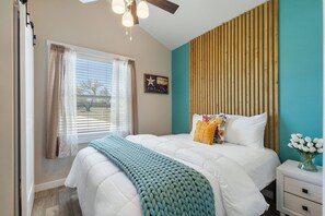Iron/ironing board, WiFi, bed sheets - Hill Country Hideaway| Pet Friendly (Fredericksburg)
