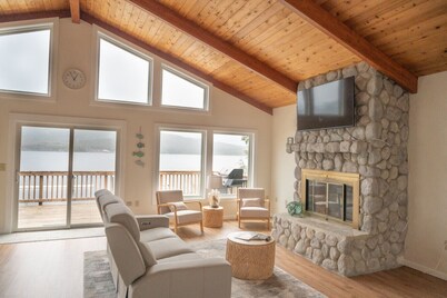 Waterfront Fishing Lodge | 2BR | Dockside Charters