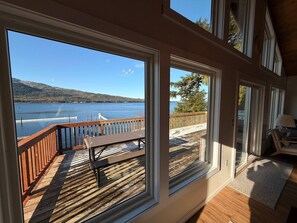 Terrace/patio - Waterfront Angler's Paradise • Dockside Charters (Ketchikan)