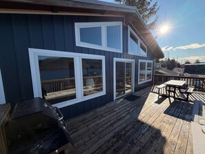 Outdoor dining - Waterfront Angler's Paradise • Dockside Charters (Ketchikan)
