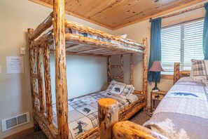 3 chambres, fer et planche à repasser, Wi-Fi, draps fournis