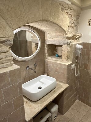 Shower, hair dryer, bidet, towels - Tower Slope b&b (Corato)
