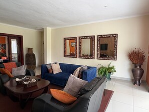 Smart TV - Double Bedroom In Mt. Pleasant Heights - 2378 (Harare)