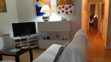 4 bedrooms, iron/ironing board, travel cot, free WiFi