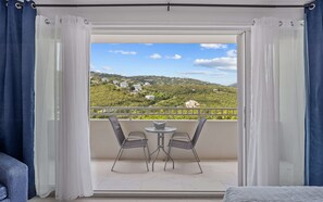 Interior - 5 mins to Magens + 15 mins to STJ ferry (St Thomas)