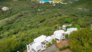 A resort with white buildings, a parking area, and a view of the coastline. - Generator! 5 mins to Magens + 15 mins to STJ ferry (St Thomas)