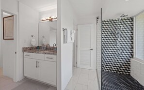 Shower, towels - 5 mins to Magens + 15 mins to STJ ferry (St Thomas)