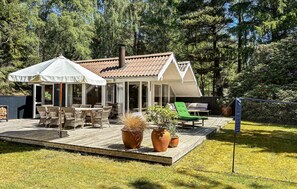 Outdoor dining - Amazing home in Rørvig with WiFi (Rørvig)