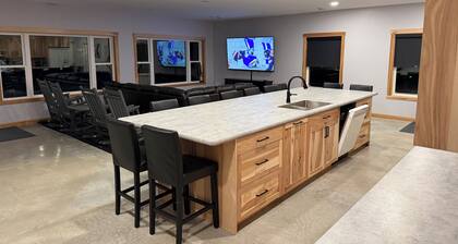 Woodsmen Lodge- Lake of the Woods
5 Bedroom Cabin