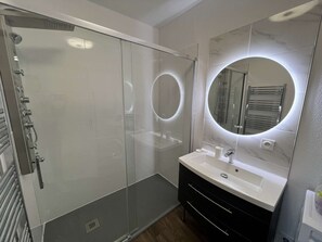 Bathroom - 244 - Escape to Soulac in this apartment just steps from the center (SOULAC SUR MER)
