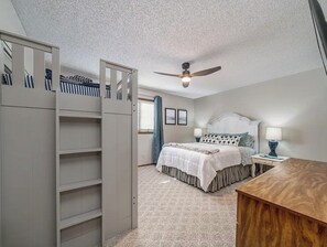 3 bedrooms, iron/ironing board, WiFi, bed sheets