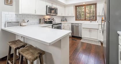 Lake Ouachita Retreat - Spacious, Scenic, Family Friendly