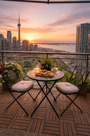 Suite, vista al lago | Restaurante al aire libre